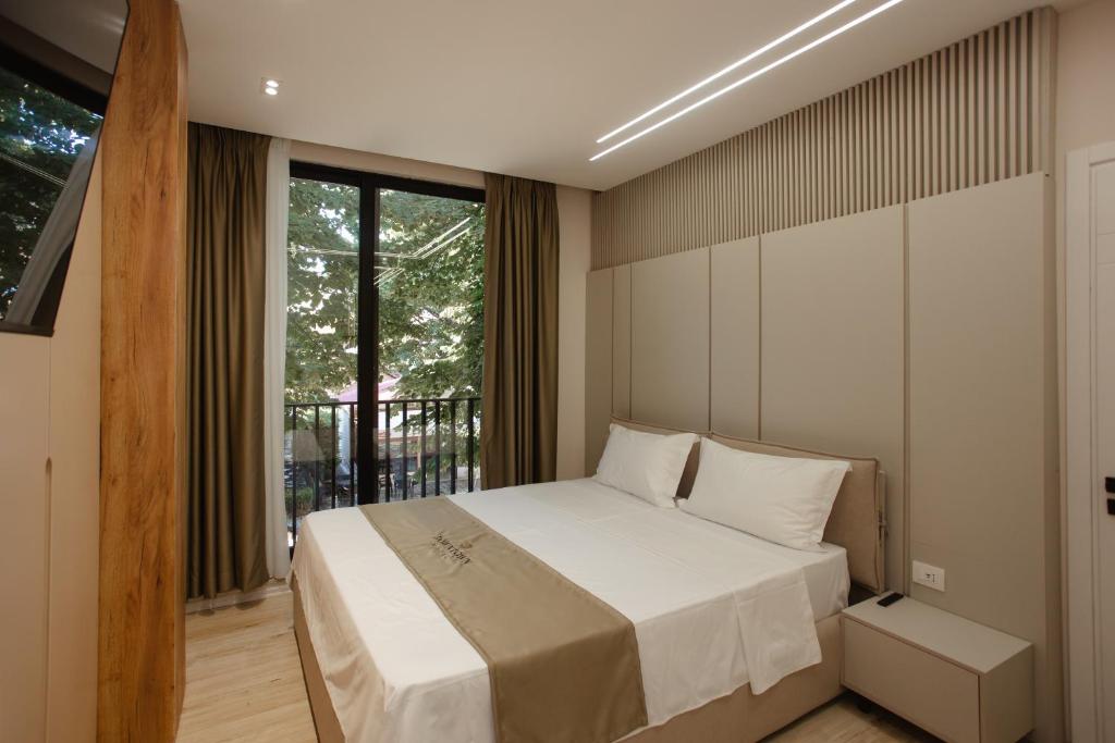 Postel nebo postele na pokoji v ubytování Downtown Hotel