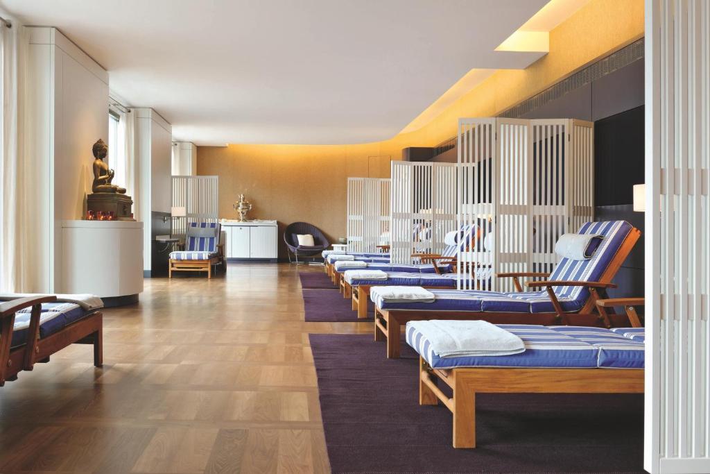 Posezení v ubytování The Ritz-Carlton, Wolfsburg