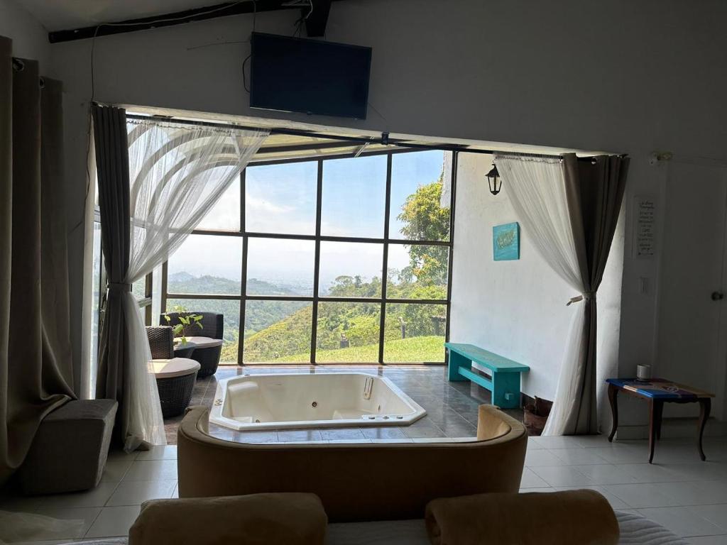 Φωτογραφία από το άλμπουμ του Habitacion Jacuzzi The View σε Pance