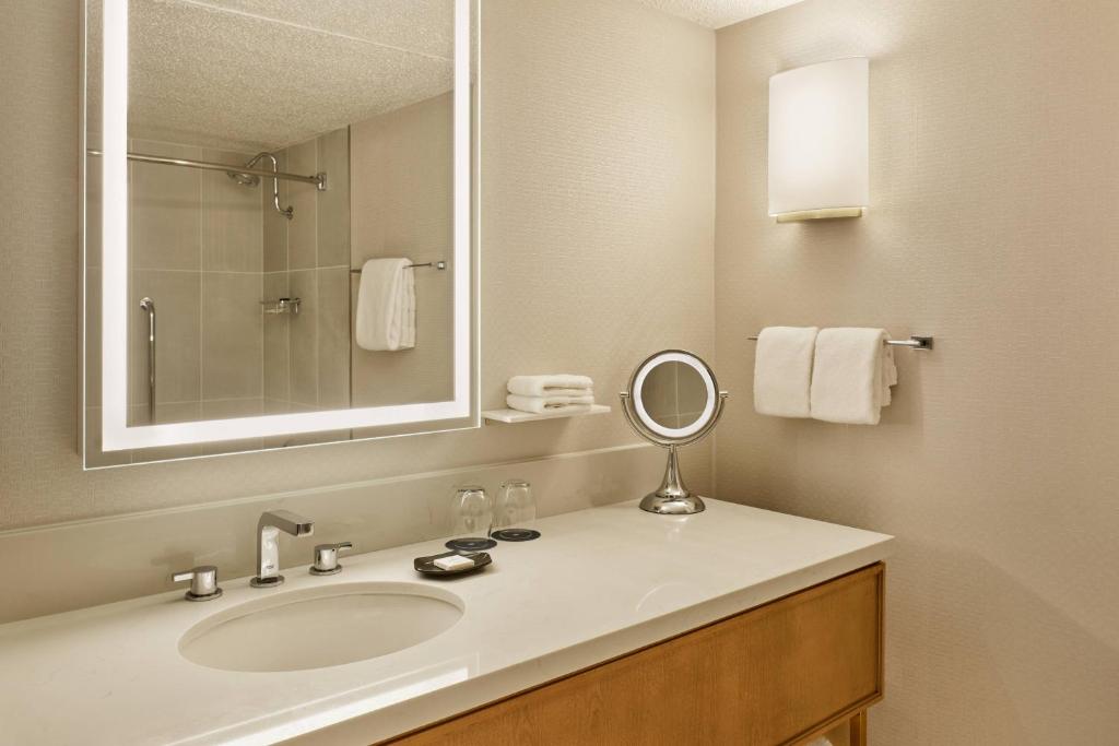 Sheraton Portland Airport Hotel - Habitación De Invitados, 1 Rey