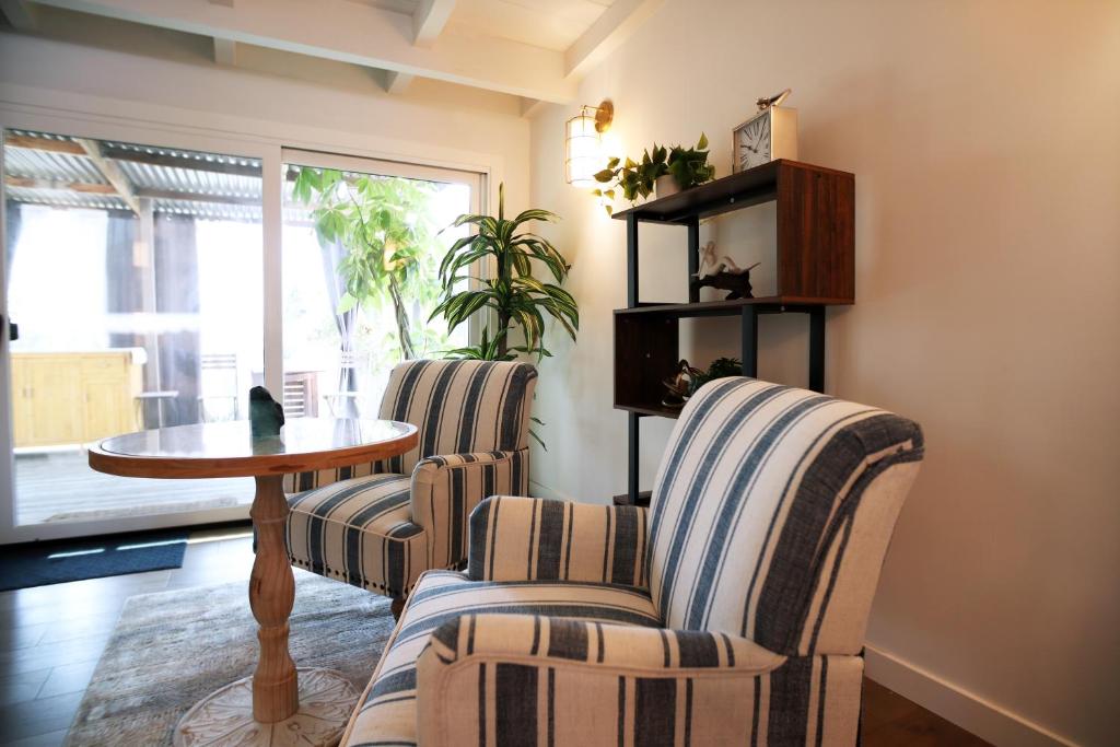 Posezení v ubytování Brand New La Jolla Beach Villa Gem