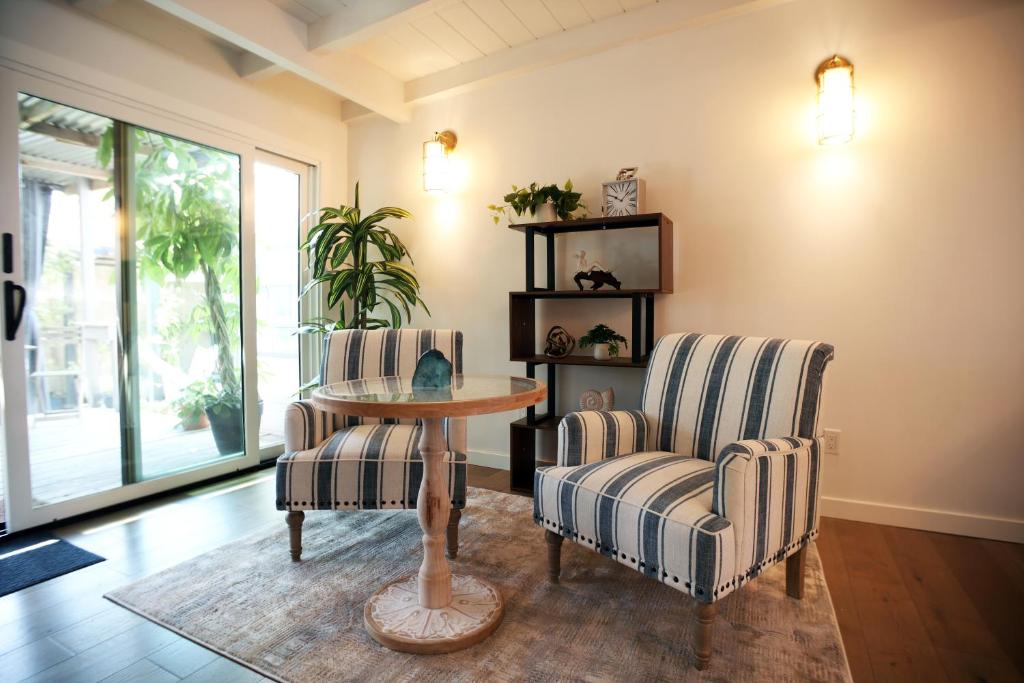 Posezení v ubytování Brand New La Jolla Beach Villa Gem