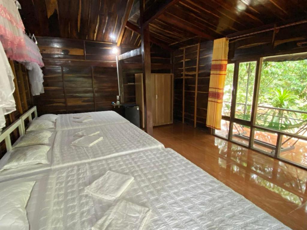 FOREST BREATH ECO-LODGE - Sala Familiar Con Vista Al Lago