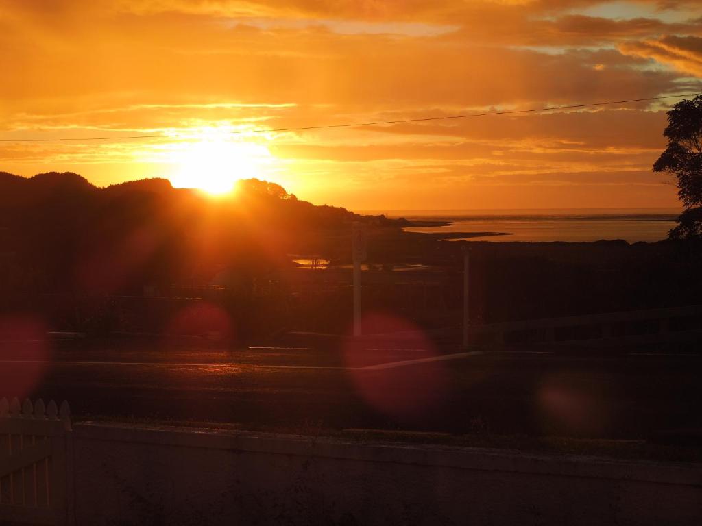 Raglan, walk to harbour and town, garden views - Resim 1