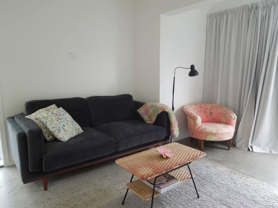 Raglan, walk to harbour and town, garden views - Resim 10