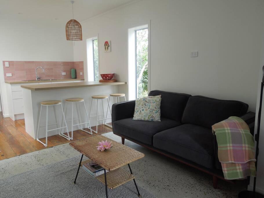 Raglan, walk to harbour and town, garden views - Resim 4