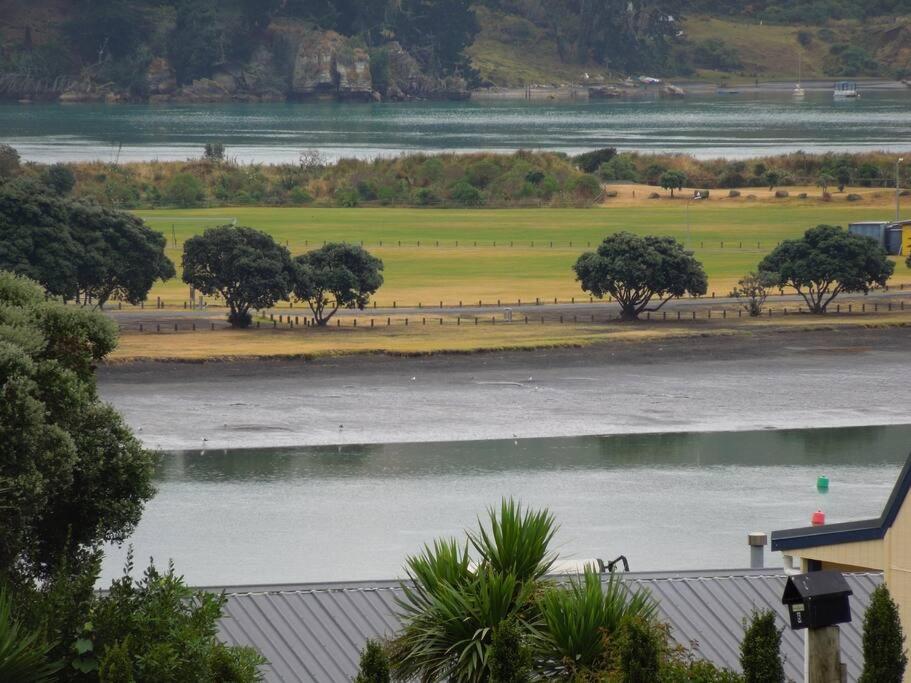Raglan, walk to harbour and town, garden views - Resim 20