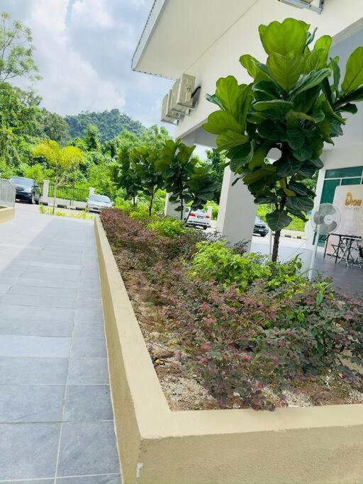 Zahrada ubytování 2 Room Ipoh apartment with swimming pool