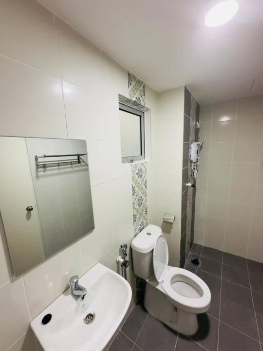 Koupelna v ubytování 2 Room Ipoh apartment with swimming pool