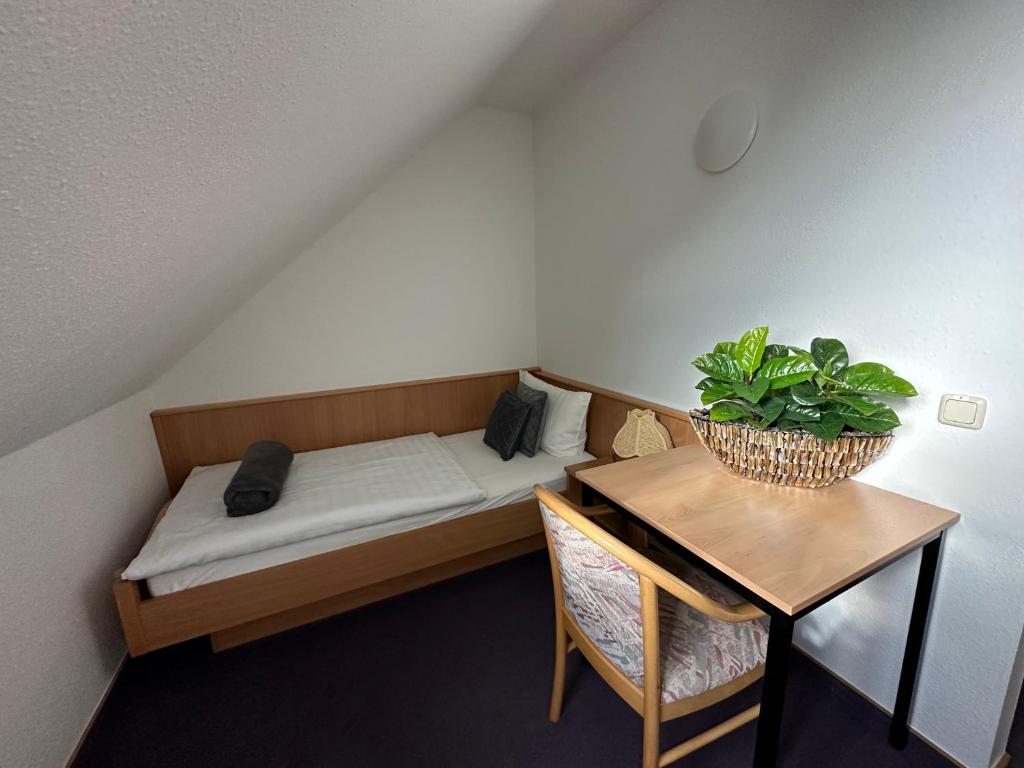 Postel nebo postele na pokoji v ubytování Pension und Monteurzimmer mit Küche und Waschmaschine