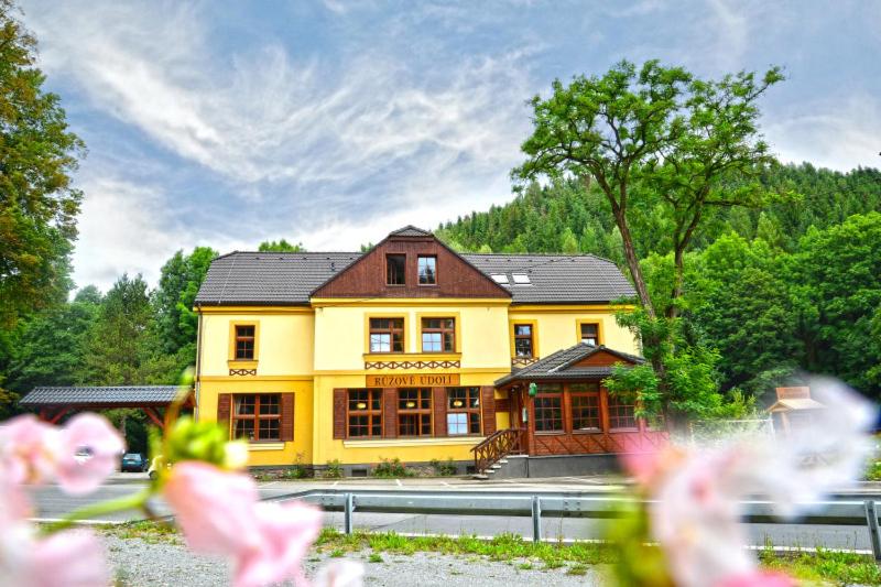 Budova, v ktorej sa hotel nachádza