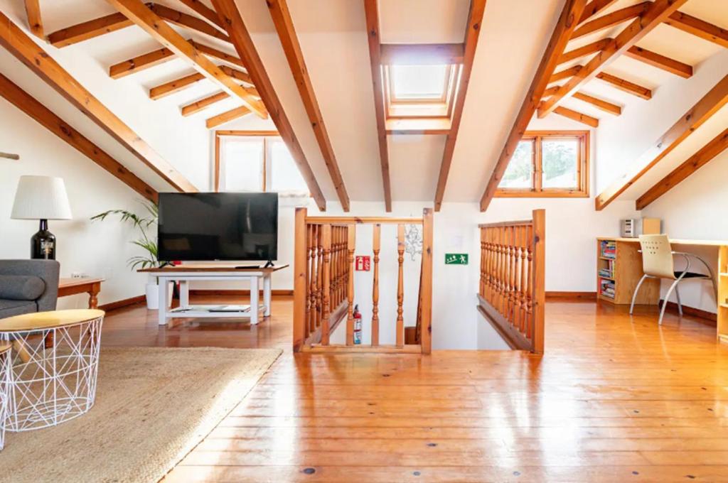 Televízia a/alebo spoločenská miestnosť v ubytovaní Casa marinera céntrica en Comillas
