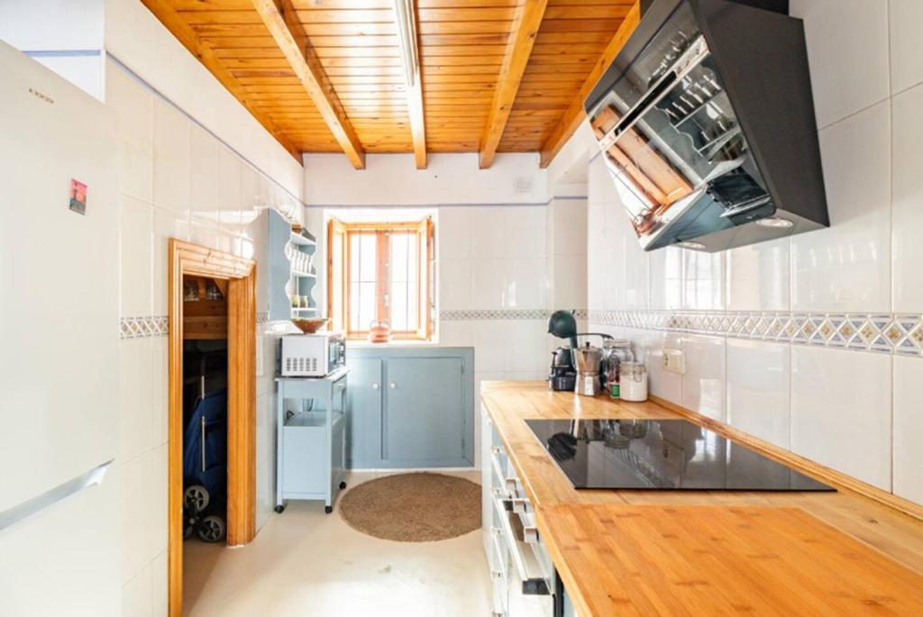 Kuchyňa alebo kuchynka v ubytovaní Casa marinera céntrica en Comillas