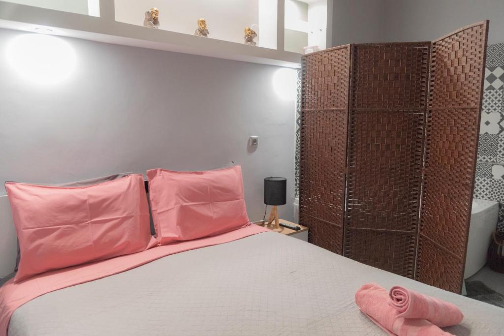 Postel nebo postele na pokoji v ubytování VIP Apt. Pezodromos Kalamarias