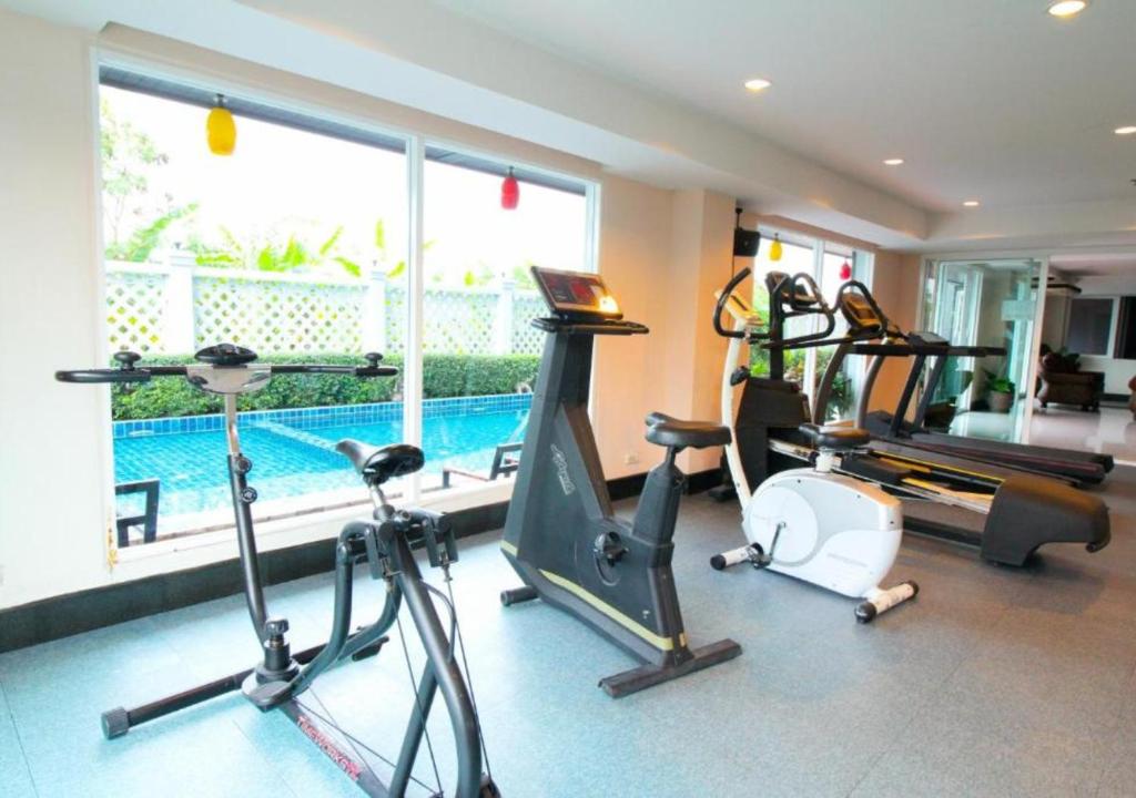 Fitness centrum a/nebo fitness zařízení v ubytování Convenient Grand Plus Hotel Suvarnabhumi
