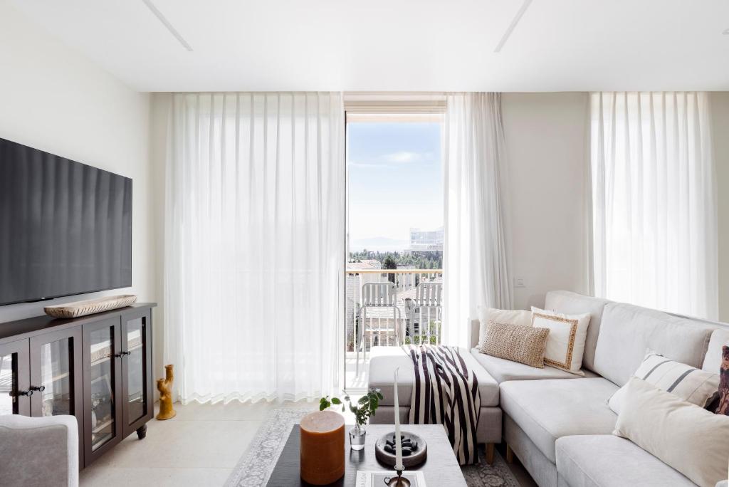Posezení v ubytování The J Luxury Apartments - By Localz Group