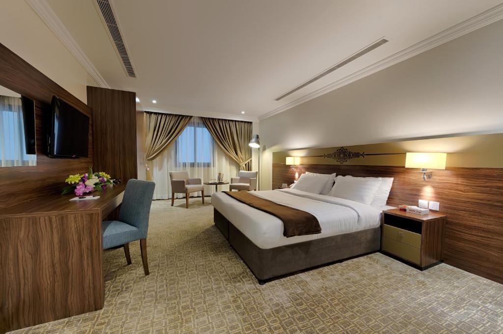 Postel nebo postele na pokoji v ubytování Snaf Inn ِAzizia Hotel