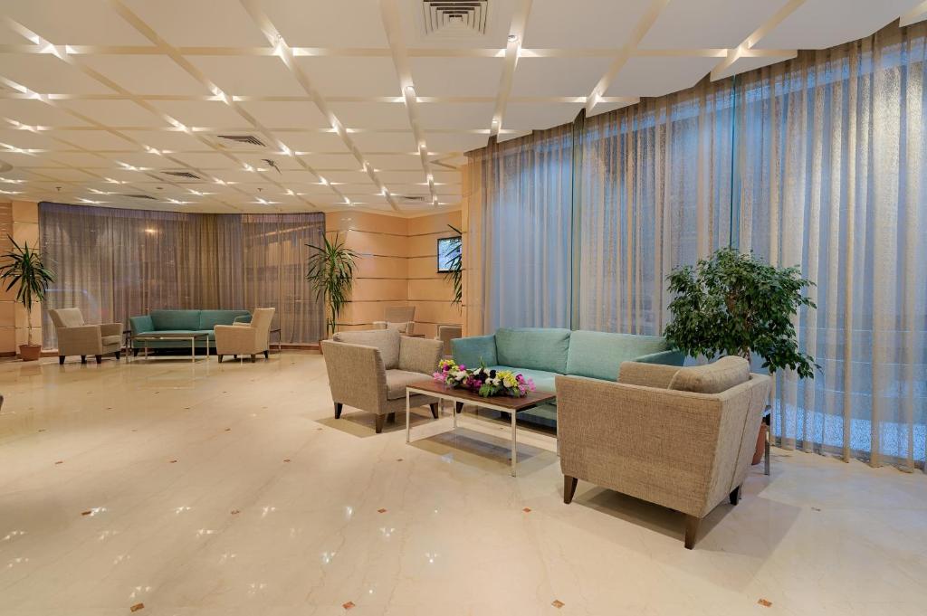 Posezení v ubytování Snaf Inn ِAzizia Hotel