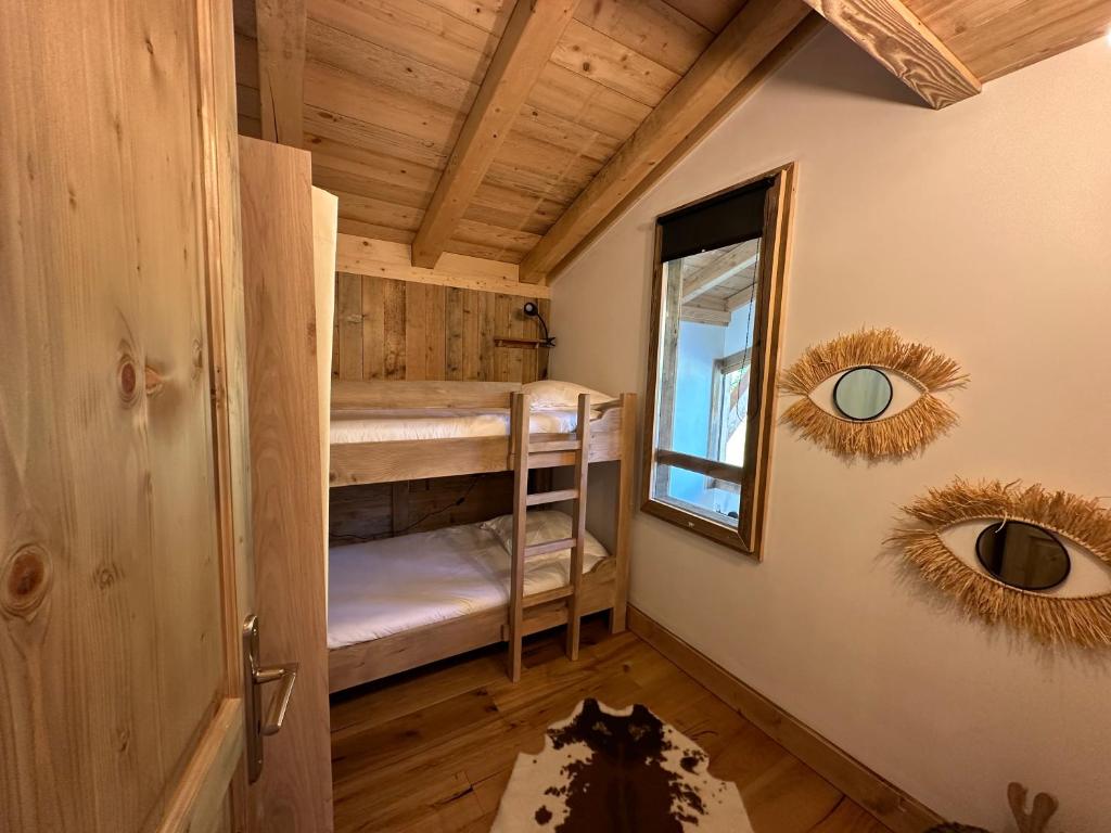 Postel nebo postele na pokoji v ubytování Chalet vue Mont Blanc avec jacuzzi extérieur