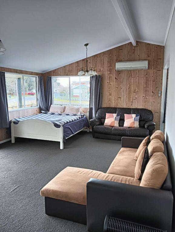 3 Bedroom House, 95 Aquirus Drive, Rotorua - Resim 2