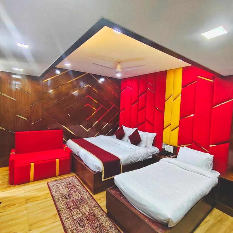Postel nebo postele na pokoji v ubytování Rich Grand Hotel