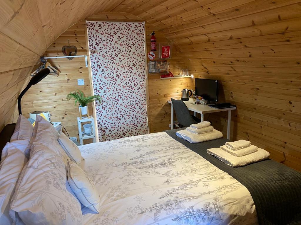 Postel nebo postele na pokoji v ubytování Earls View Pod