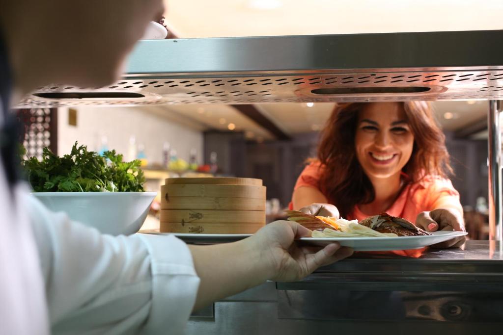 Ramada Downtown Abu Dhabi - Resim 34