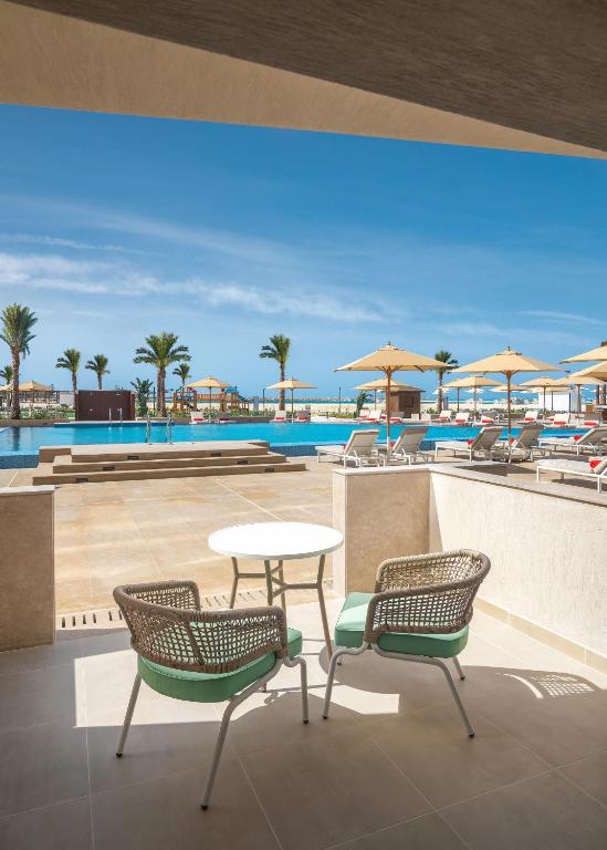 Bazén v ubytování Palma Bay Rotana Resort - New Alamein nebo v jeho okolí