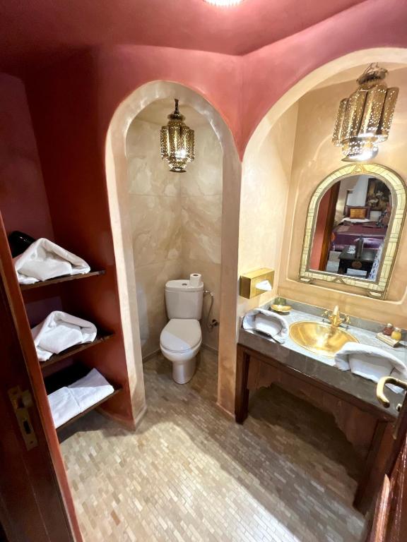 Koupelna v ubytování Riad Fatinat Marrakech