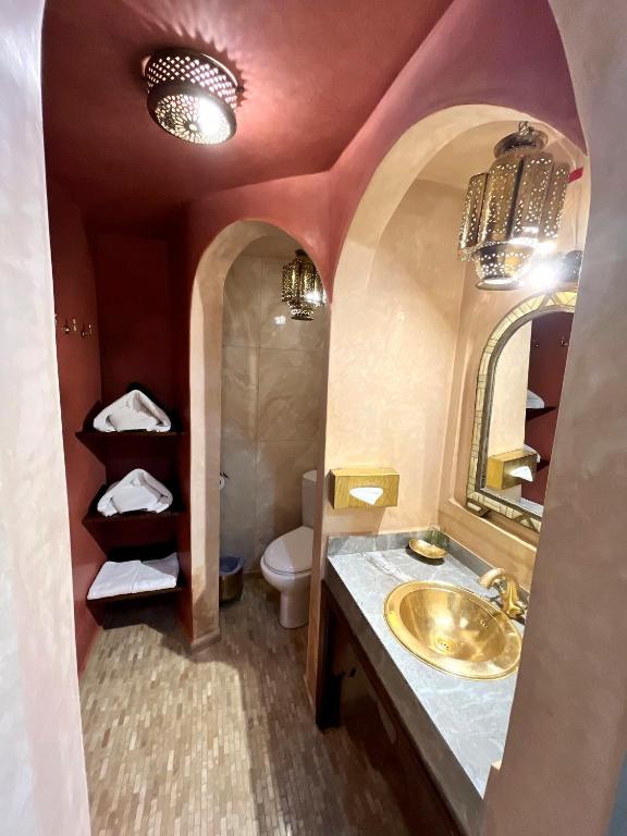 Koupelna v ubytování Riad Fatinat Marrakech