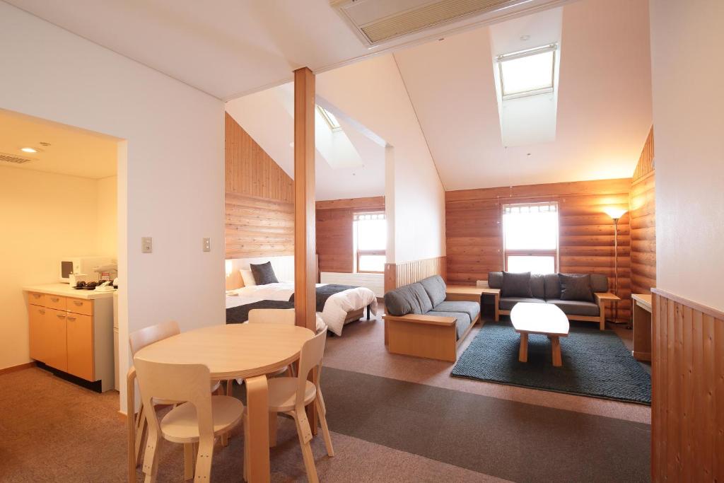 TV a/nebo společenská místnost v ubytování Log Hotel The Maple Lodge