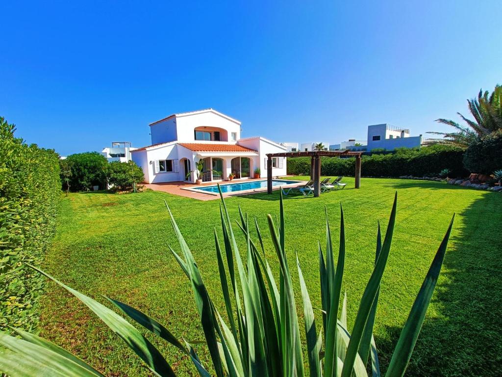Vonkajšia záhrada v ubytovaní VILLA VEGA RELAX EN EL PARAISO