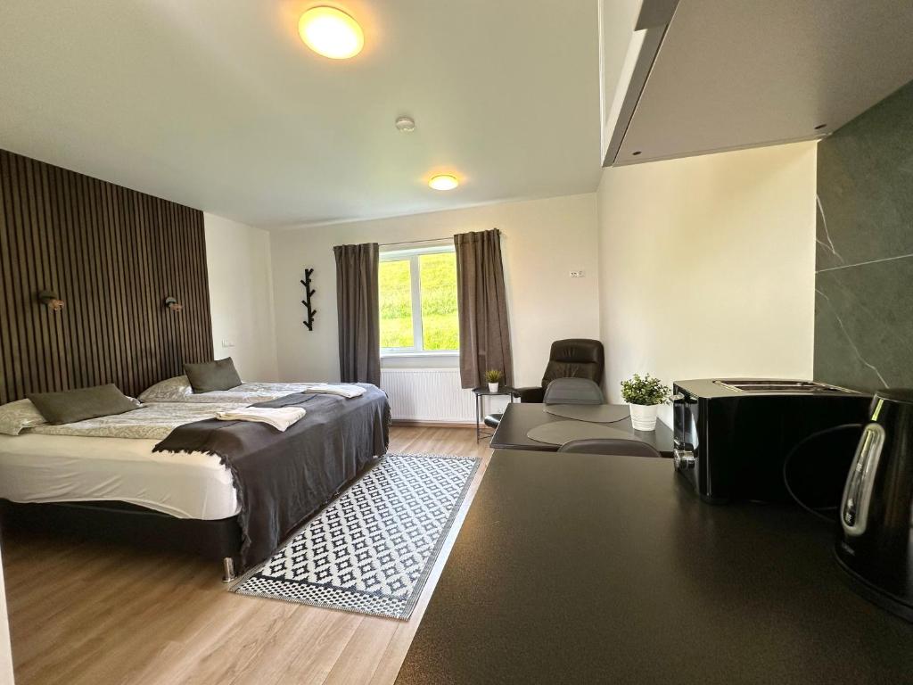 Postel nebo postele na pokoji v ubytování Guesthouse Brúnahlíð
