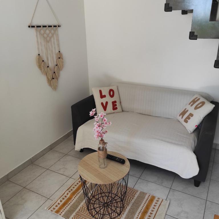 Postel nebo postele na pokoji v ubytování Duplex 24m2 classé 2 étoiles à 2km d'Aubenas