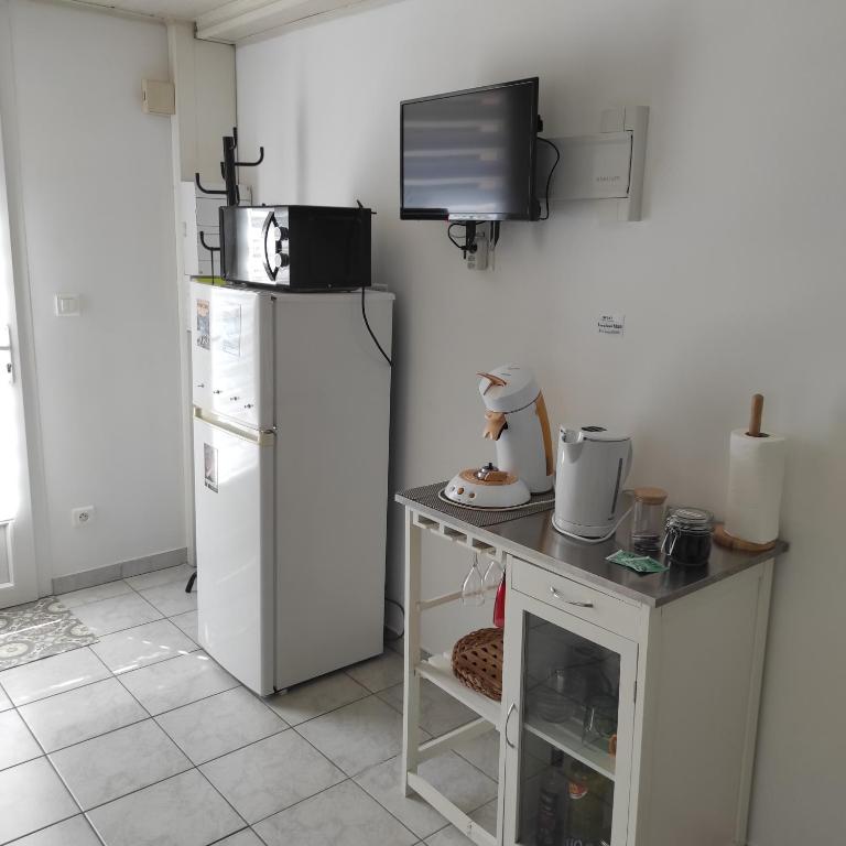 Kuchyň nebo kuchyňský kout v ubytování Duplex 24m2 classé 2 étoiles à 2km d'Aubenas