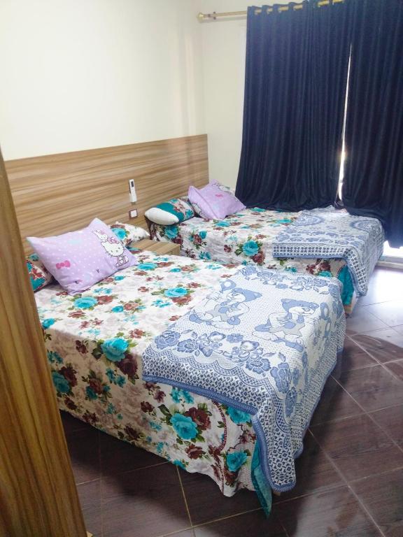 Postel nebo postele na pokoji v ubytování PORTO MATROUH chalet families only