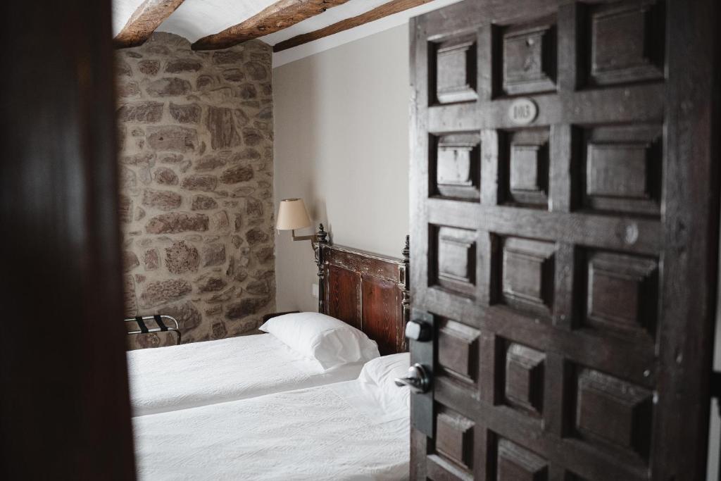Postel nebo postele na pokoji v ubytování Hotel Rural LATORRIÉN DE ANE