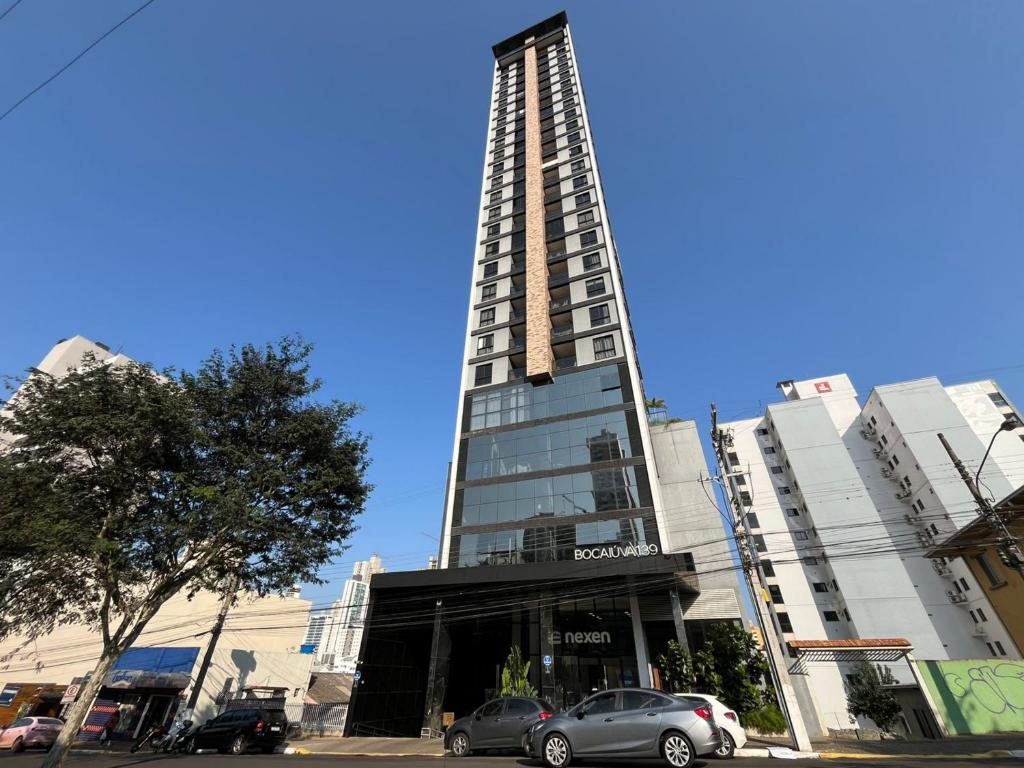 a tall building with cars parked in front of it at Bocaiuva 139 - BeXap Stays in Chapecó
