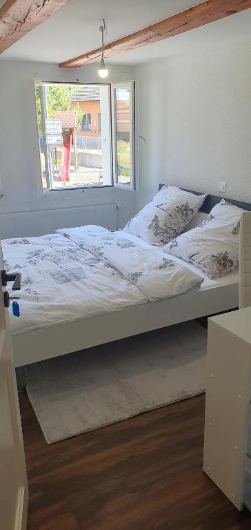 Postel nebo postele na pokoji v ubytování Gästehaus Lindenplatz