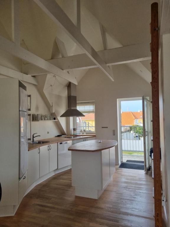 Dapur atau dapur kecil di Løkken centrum ferielejlighed-apartment 1 st floor