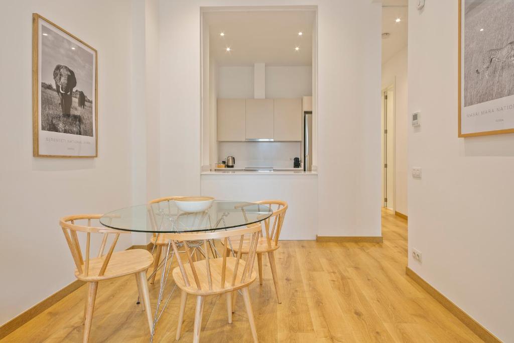 Aspasios Arc de Triomf Apartments - 3