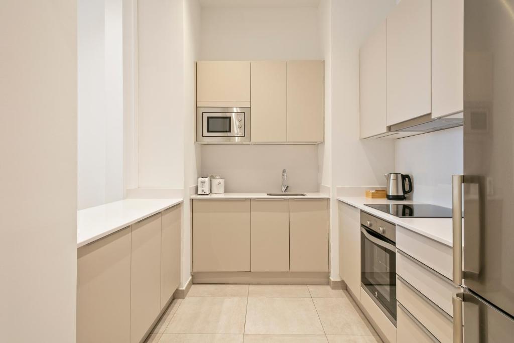 Aspasios Arc de Triomf Apartments - 5