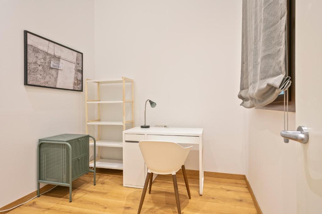 Aspasios Arc de Triomf Apartments - 9