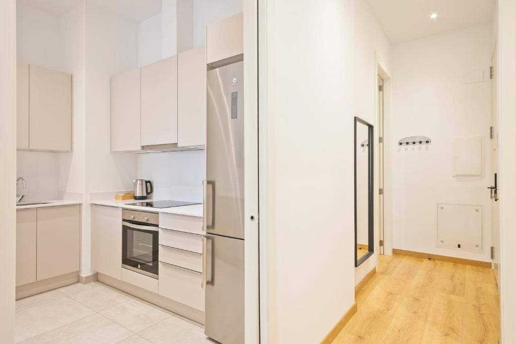 Aspasios Arc de Triomf Apartments - 8