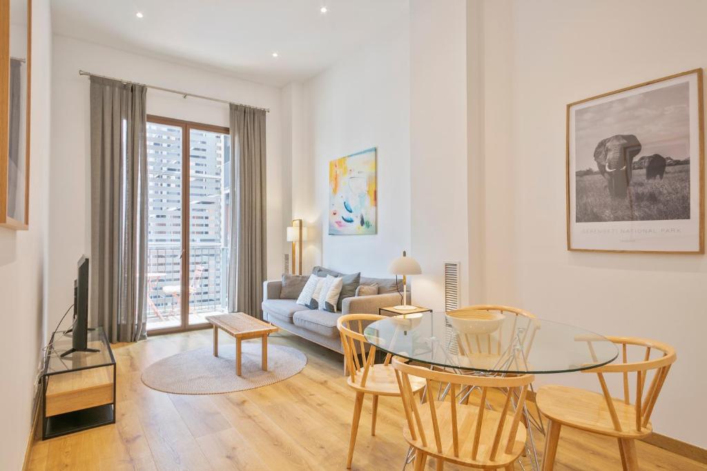 Aspasios Arc de Triomf Apartments - 14