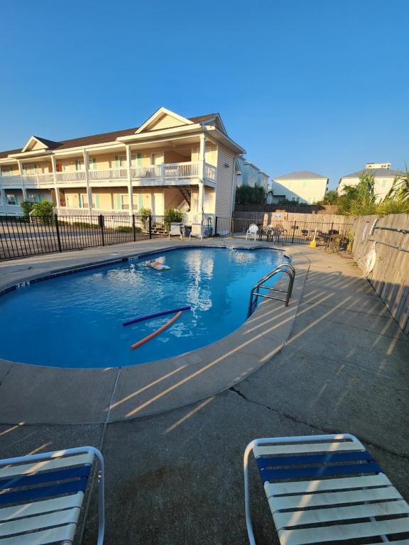 Bazén v ubytování Condo in Gulf Shores King Suite nebo v jeho okolí