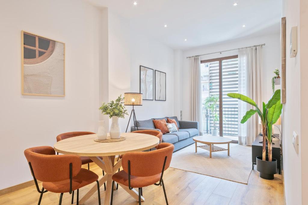 Aspasios Arc de Triomf Apartments - 16