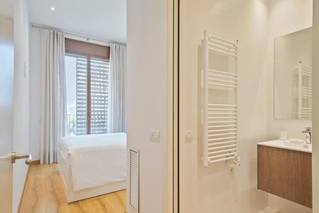 Aspasios Arc de Triomf Apartments - 19