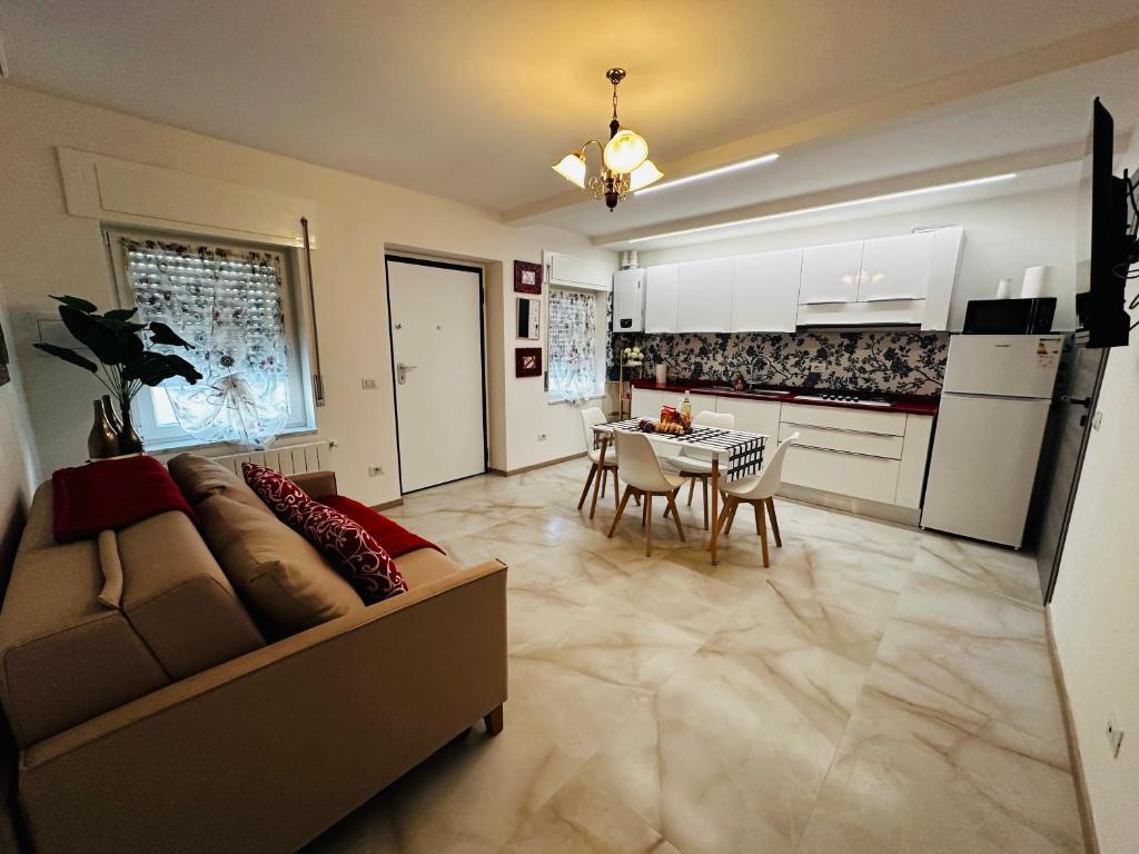 a living room and kitchen with a couch and a table at La Casa Rossa in Ca' di David