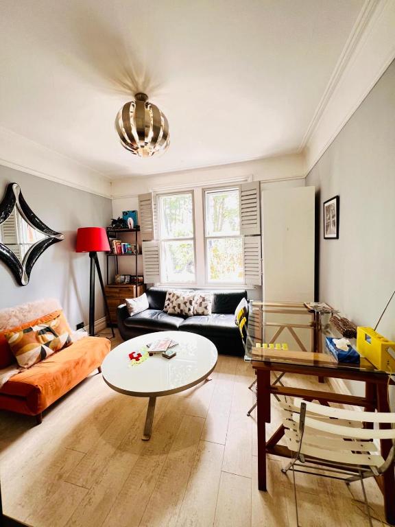 Χώρος καθιστικού στο Bournemouth. Private Self Contained space.